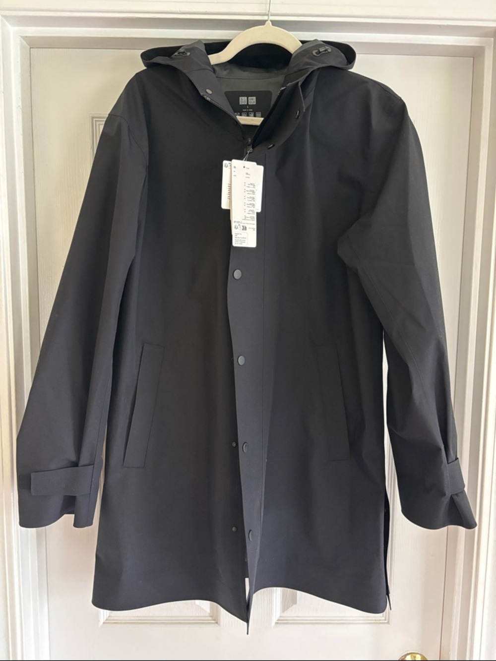 Uniqlo NWT Men’s Hooded Raincoat in Black